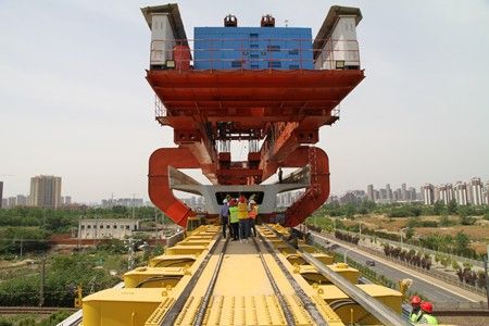 滁宁城际670吨箱梁顺利上跨京沪线