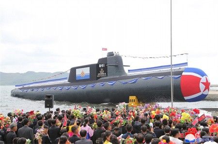 朝鲜金正恩出席第一艘战术核攻击潜艇下水
