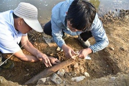 泄洪后这里发现一件“象牙铲”，距今10万年！