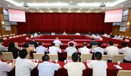 达川区三届区委常委会第105次会议召开